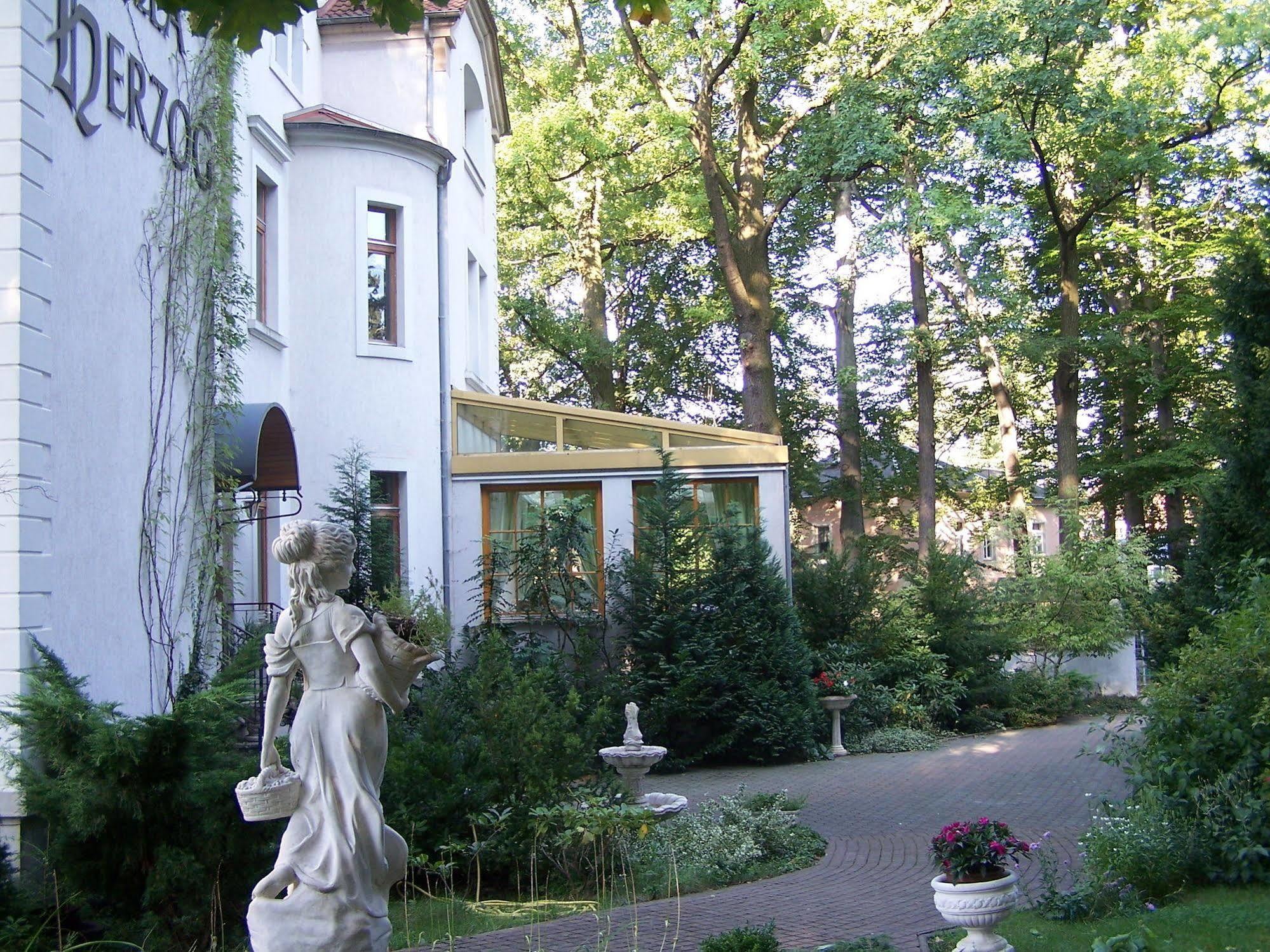 Hotel Villa Herzog Дрезден Екстериор снимка